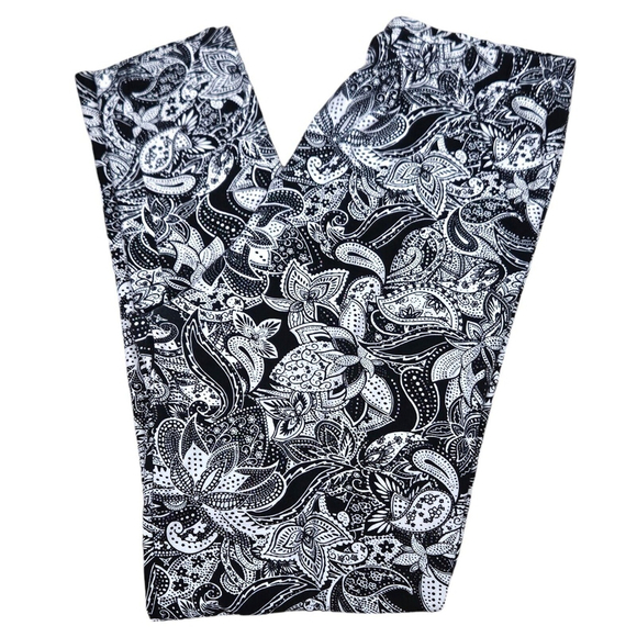 Sweetlegs Pants - SweetLegs Black and White Paisley Floral Leggings - Plus Size